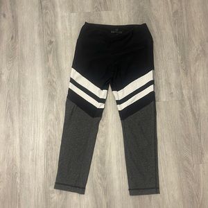 Cute color block capri leggings. Perfect for petites